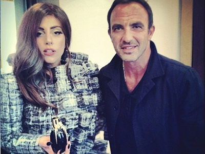 Η Lady Gaga παρουσιάζει το νέο της άρωμα στον Νίκο Αλιάγα!