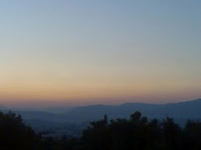 Σύνεφα καπνού και αποκαϊδια στη Λέσβο από μεγάλη πυρκαγιά στην Τουρκία