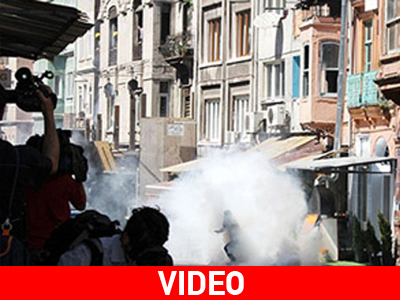 Διαδήλωση μελών του φιλοκουρδικού κόμματος στην πλατεία Ταξίμ