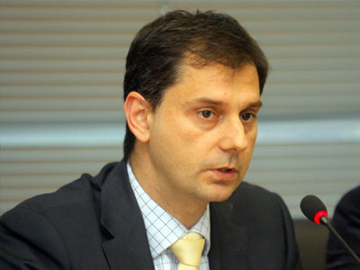 Το Μαξίμου δείχνει την πόρτα στον Θεοχάρη