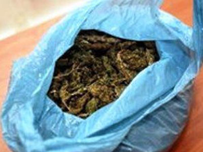 Πήγε για χασίς και βρέθηκε με χειροπέδες