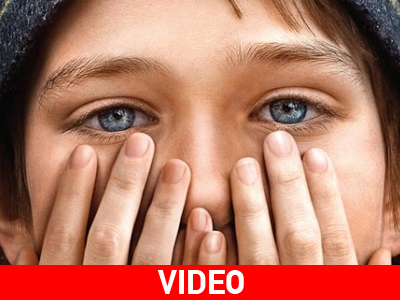 Εξαιρετικά Δυνατά κι Απίστευτα Κοντά