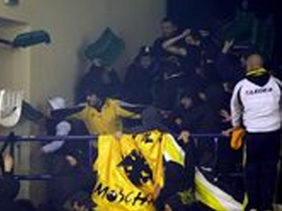 Προσαγωγές και τραυματισμοί από τα επεισόδια στο κλειστό της Γλυφάδας