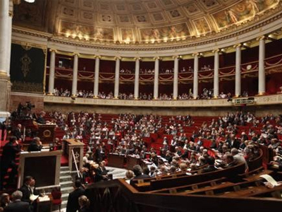 Γαλλία: Επικυρώθηκε από το Κοινοβούλιο ο ΕΜΣ