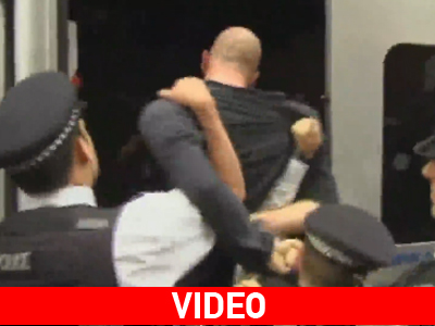 Το Λονδίνο δεν θα παράσχει στον Ασάνζ ασφαλή έξοδο- Συλλήψεις διαδηλωτών που τον στηρίζουν