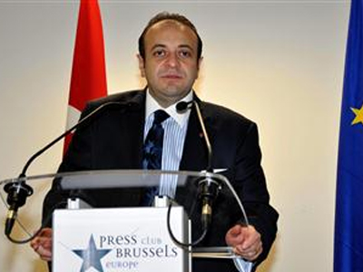 «Είχαν βάλει κοριούς στην κρεβατοκάμαρα του Ερντογάν»