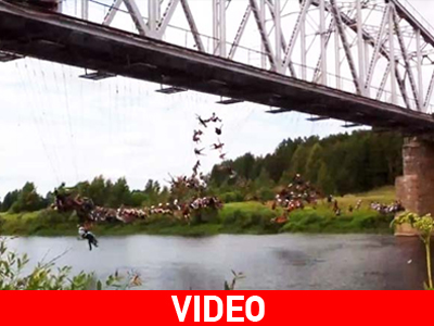 Ρωσία: 135 άτομα κάνουν ταυτόχρονα bungee jumping!