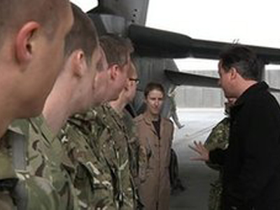 Στο Αφγανιστάν ο Κάμερον