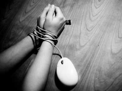 Τον χώρισε και αυτός έβαλε τα “άπλυτά” της στο Διαδίκτυο