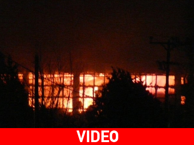Εργοστάσιο παραδόθηκε στις φλόγες- Υποψίες για εμπρησμό