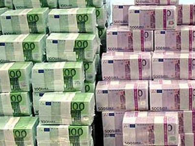 Έκρυψε 270.000 ευρώ στον τενεκέ και τα… έχασε