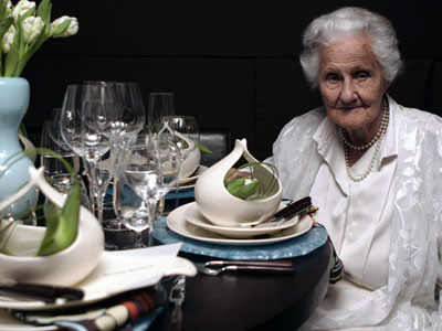 Απεβίωσε η διάσημη κεραμίστρια Εύα Τσάιζελ