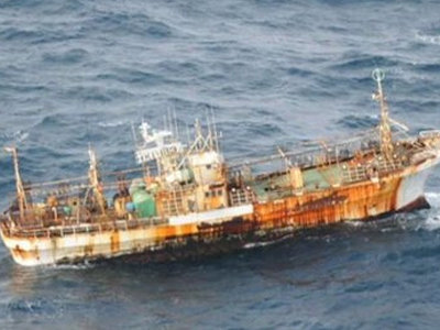 Πλοίο-φάντασμα από το ιαπωνικό τσουνάμι στον Καναδά