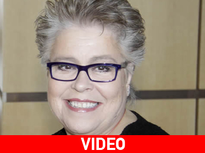 «Το βράδυ που τραγουδούσα στο Παλλάς, απέξω καιγόταν η Αθήνα»