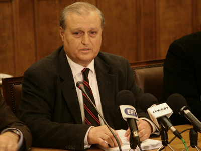 Βουλευτές ΠΑΣΟΚ ζητούν την παράταση της θητείας της κυβέρνησης