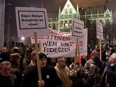 Ουγγαρία: Διαδηλώσεις κατά του νέου συντάγματος