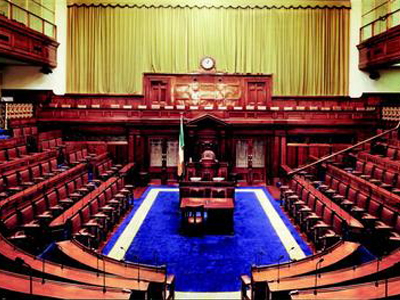 Η ιρλανδική αντιπολίτευση καλεί την κυβέρνηση να μιμηθεί τον Γ. Παπανδρέου