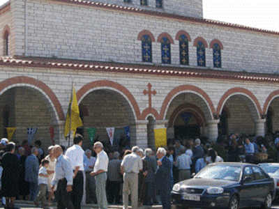 Αγκάλιασαν τον νεαρό, που άθελά του σκότωσε τον πατέρα τους