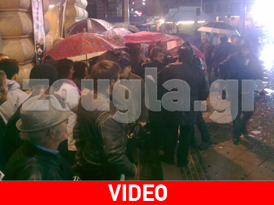 Συγκεντρώσεις υπό βροχή στο κέντρο της Αθήνας