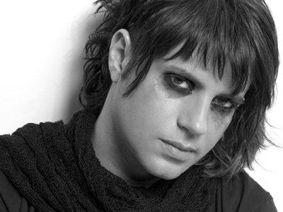 Ο Δημήτρης Κοργιαλάς στο Enzzo de Cuba Upstairs