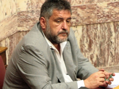 Χίμηξε να τους φάει ο Xρυσαυγίτης βουλευτής