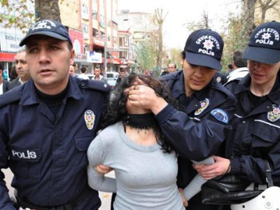 Τουρκία: Αστυνομικές έφοδοι και συλλήψεις