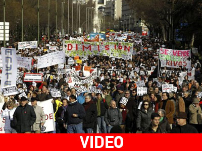 Χιλιάδες γιατροί, νοσηλευτές κι εργαζόμενοι στην υγεία στους δρόμους της Μαδρίτης Χιλιάδες γιατροί, νοσηλευτές κι εργαζόμενοι στην υγεία στους δρόμους της Μαδρίτης