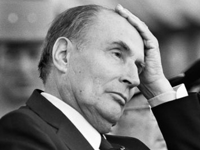 Ο «γολγοθάς» του Μιτεράν τελείωσε με «ένεση»- «Ο Σαρκοζί καταπίνει χάπια»