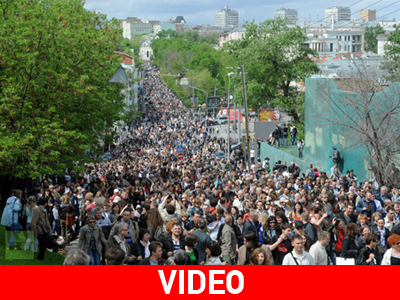 Μόσχα: Ειρηνική πορεία διαμαρτυρίας για την καταστολή των διαδηλώσεων