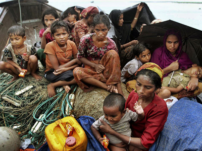 Εγκαταλείπουν μαζικά τις εστίες τους οι κάτοικοι της Μιανμάρ Εγκαταλείπουν μαζικά τις εστίες τους οι κάτοικοι της Μιανμάρ