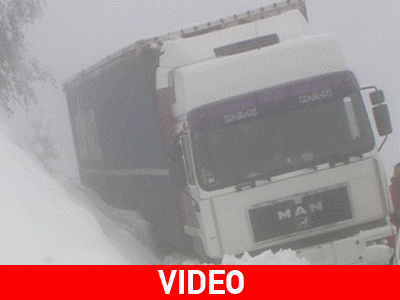 Δίπλωσε νταλίκα λόγω του χιονιά στη δυτ. Φθιώτιδα- Το οδόστρωμα είναι ανοιχτό