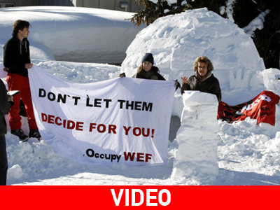 Τα μέλη του Κινήματος «Occupy» με ιγκλού στο Νταβός