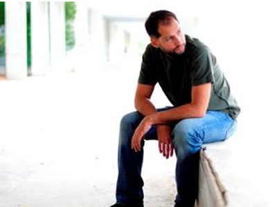 Ο Ορέστης Ντάντος το opening act της συναυλίας των Levellers στην Αθήνα