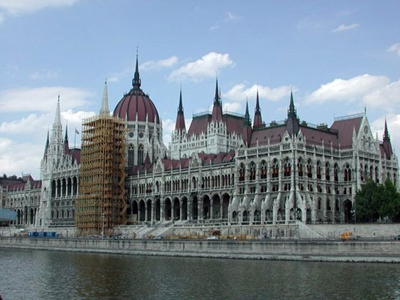 Υπερψηφίστηκαν οι μεταρρυθμίσεις από το ουγγρικό κοινοβούλιο