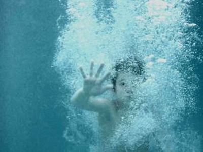 Κολύμπι «μελετώντας»