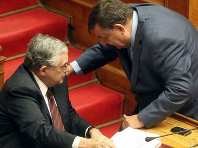 Χωρίς δηλώσεις ολοκληρώθηκε η συνάντηση Παπαδήμου- Καρατζαφέρη