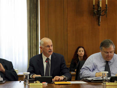 Σύσκεψη Παπανδρέου με κορυφαία στελέχη του ΠΑΣΟΚ