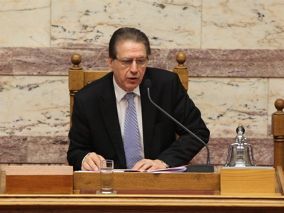 Aπό το βήμα στον βηματοδόχο της Βουλής