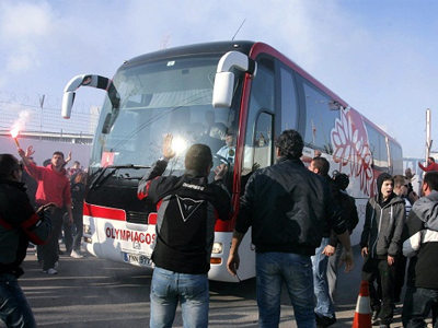 Συνελήφθησαν, ενώ έστηναν ενέδρα σε πούλμαν με φιλάθλους του Ολυμπιακού