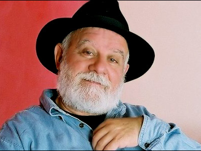 Μανώλης Ρασούλης: «Στη Ρωγμή του Χρόνου»