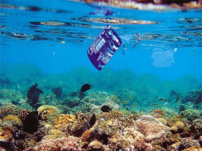 Εκατομμύρια τόνοι πλαστικού στη θάλασσα