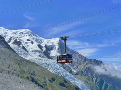 Διάσωση από αέρος για εγκλωβισμένους σε τελεφερίκ στην Ελβετία