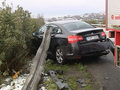 Τρεις νεκροί σε τροχαίο έξω από τη Λάρισα