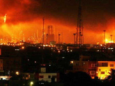 Βενεζουέλα: Κλειστό το διυλιστήριο Αμουάι μέχρι να σβήσει η φωτιά Βενεζουέλα: Κλειστό το διυλιστήριο Αμουάι μέχρι να σβήσει η φωτιά