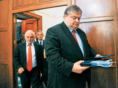 Ολοκληρώθηκε η συνάντηση Βενιζέλου- Κουτρουμάνη- τρόικα