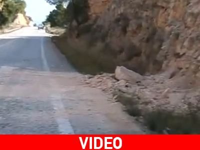 Έπεσαν βράχια στον δρόμο της Eπιδαύρου