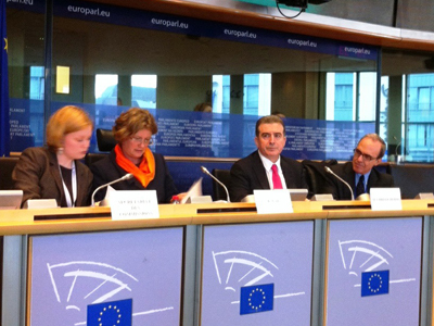 Agence Europe: Κατασκευή ειδικών υποδομών για παράνομους μετανάστες