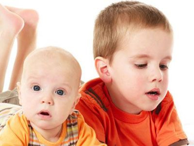 Όταν ζηλεύει το νέο του αδελφάκι