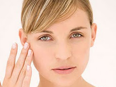 Η πολύ συχνή απολέπιση ξηραίνει το δέρμα σου