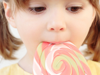 Οι διατροφικές συνήθειες που βλάπτουν τα δόντια του